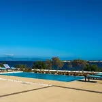 Golden View With Private Swimming Pool فيلة