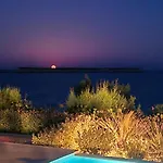 Golden View With Private Swimming Pool كريس أكتي