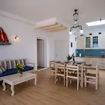 Villa Golden View With Private Swimming Pool *